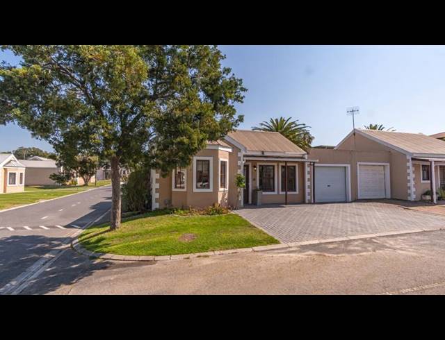 2 BEDROOM TOWNHOUSE FOR SALE IN VREDENBERG